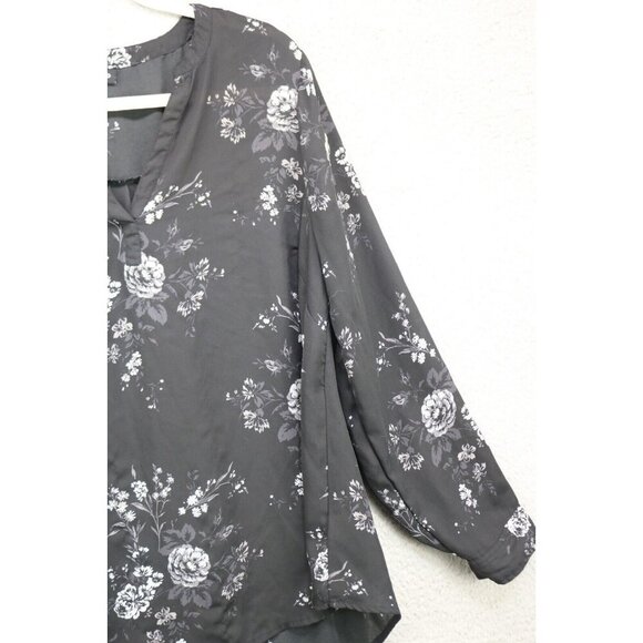 Torrid Long Sleeve Silky Floral Blouse-Size 00-M/L(10) - Picture 4 of 9